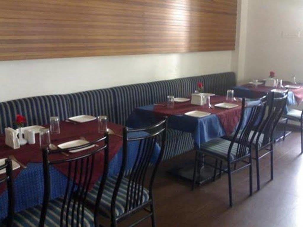 Oyo 24197 Saptaruchi Hotel Pimpri-Chinchwad Eksteriør billede