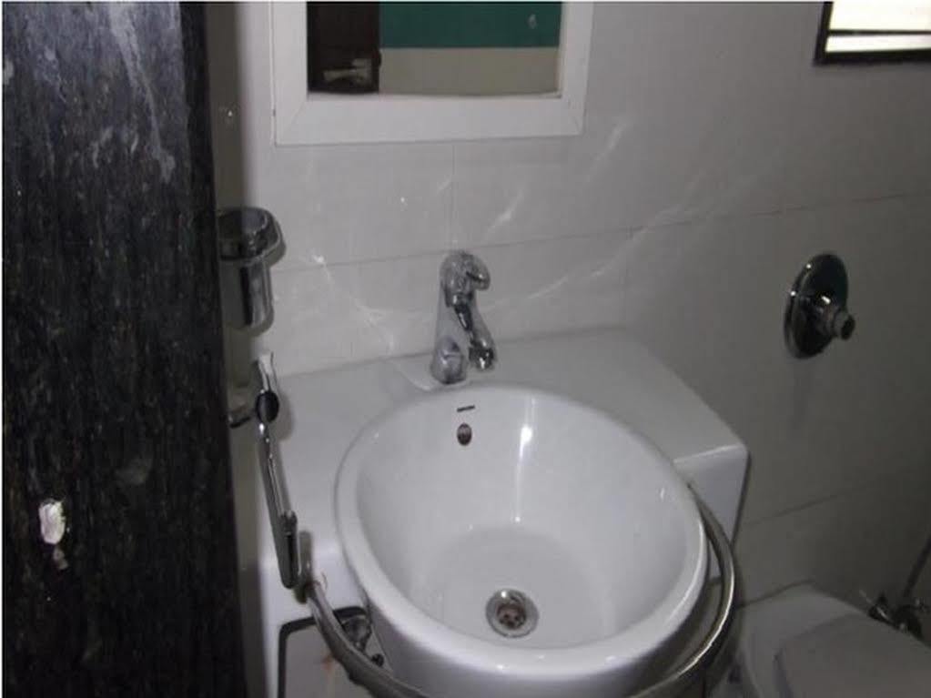 Oyo 24197 Saptaruchi Hotel Pimpri-Chinchwad Eksteriør billede