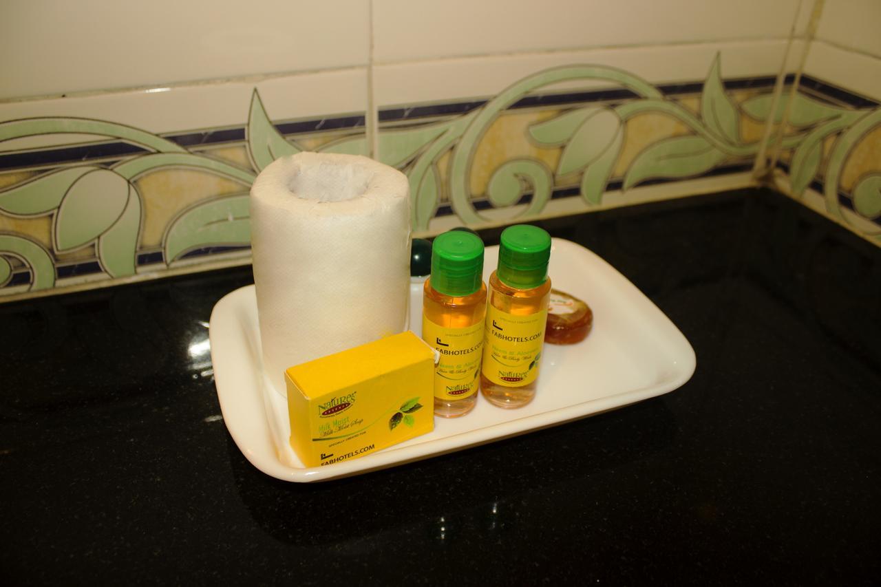 Oyo 24197 Saptaruchi Hotel Pimpri-Chinchwad Eksteriør billede