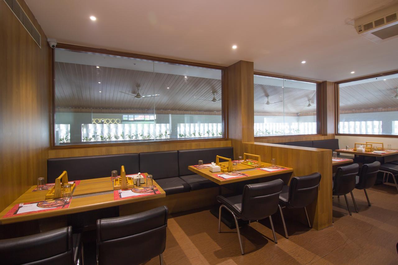 Oyo 24197 Saptaruchi Hotel Pimpri-Chinchwad Eksteriør billede