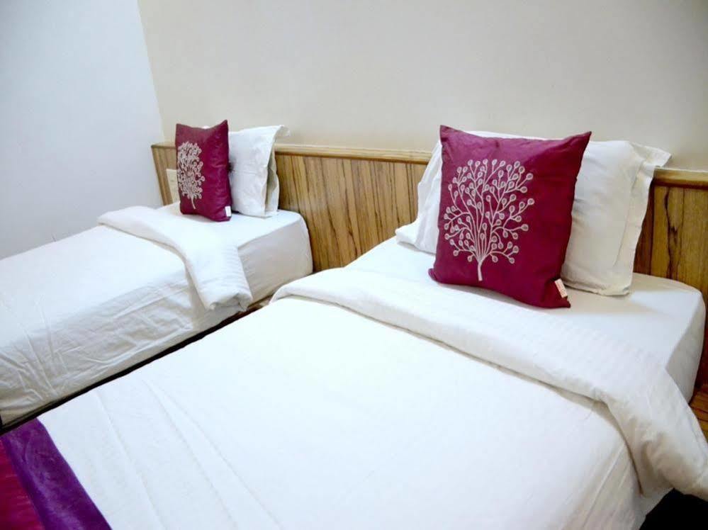 Oyo 24197 Saptaruchi Hotel Pimpri-Chinchwad Eksteriør billede