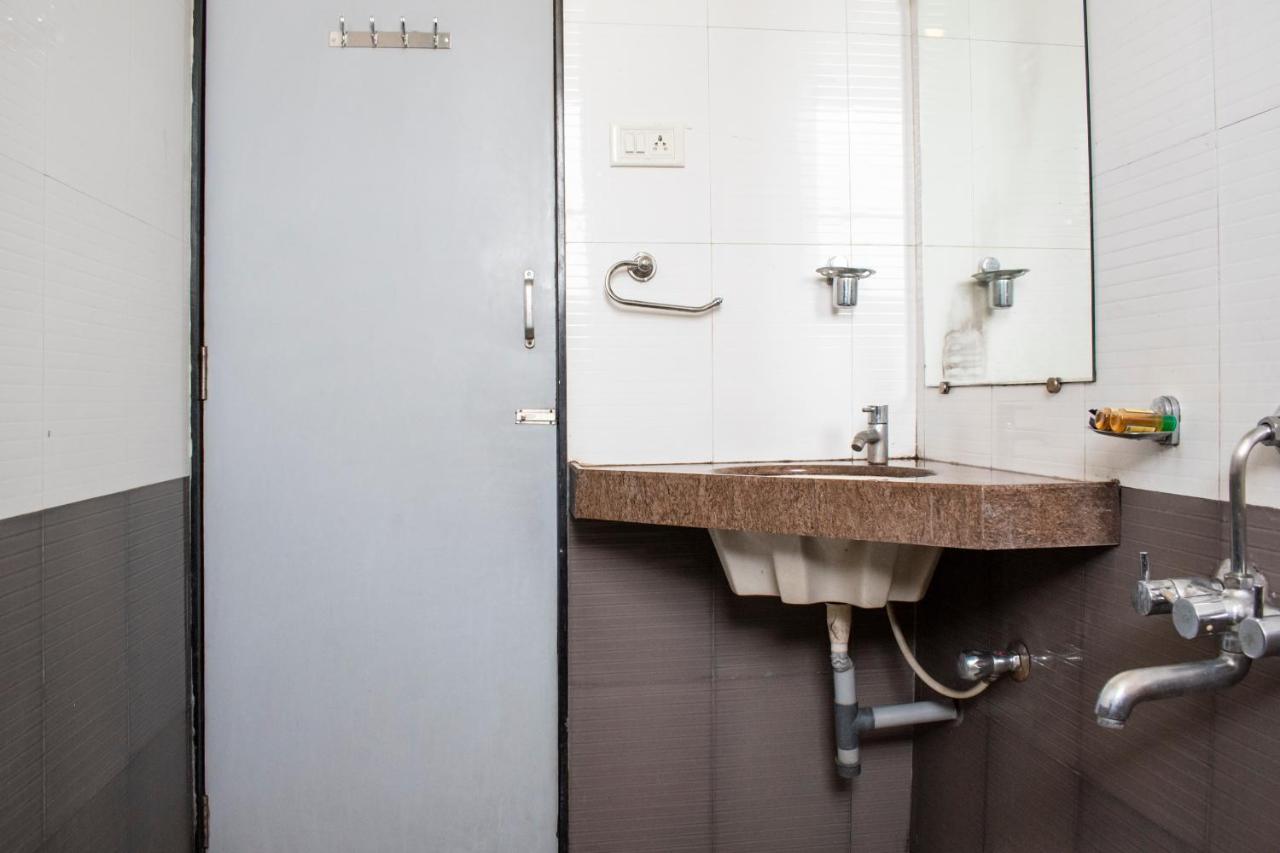 Oyo 24197 Saptaruchi Hotel Pimpri-Chinchwad Eksteriør billede