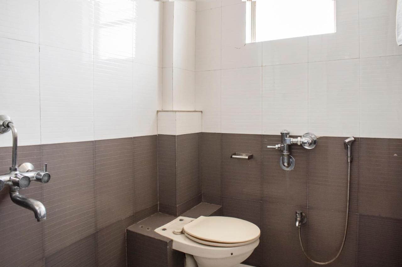 Oyo 24197 Saptaruchi Hotel Pimpri-Chinchwad Eksteriør billede