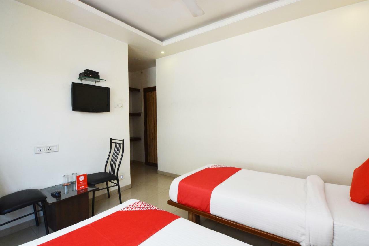 Oyo 24197 Saptaruchi Hotel Pimpri-Chinchwad Eksteriør billede