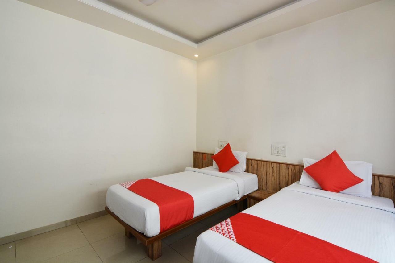 Oyo 24197 Saptaruchi Hotel Pimpri-Chinchwad Eksteriør billede