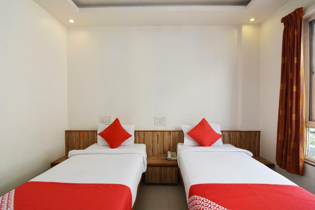 Oyo 24197 Saptaruchi Hotel Pimpri-Chinchwad Eksteriør billede