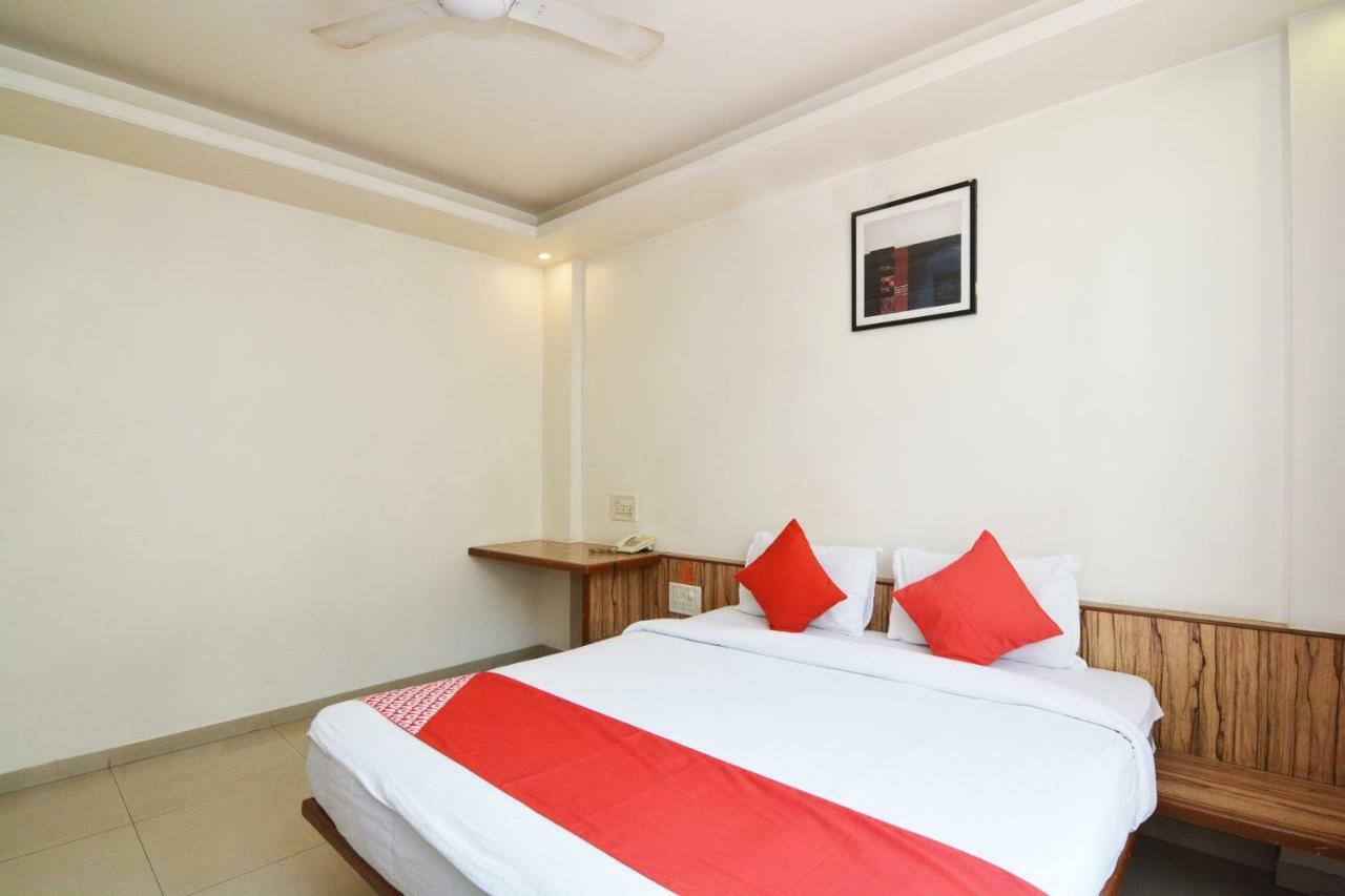 Oyo 24197 Saptaruchi Hotel Pimpri-Chinchwad Eksteriør billede