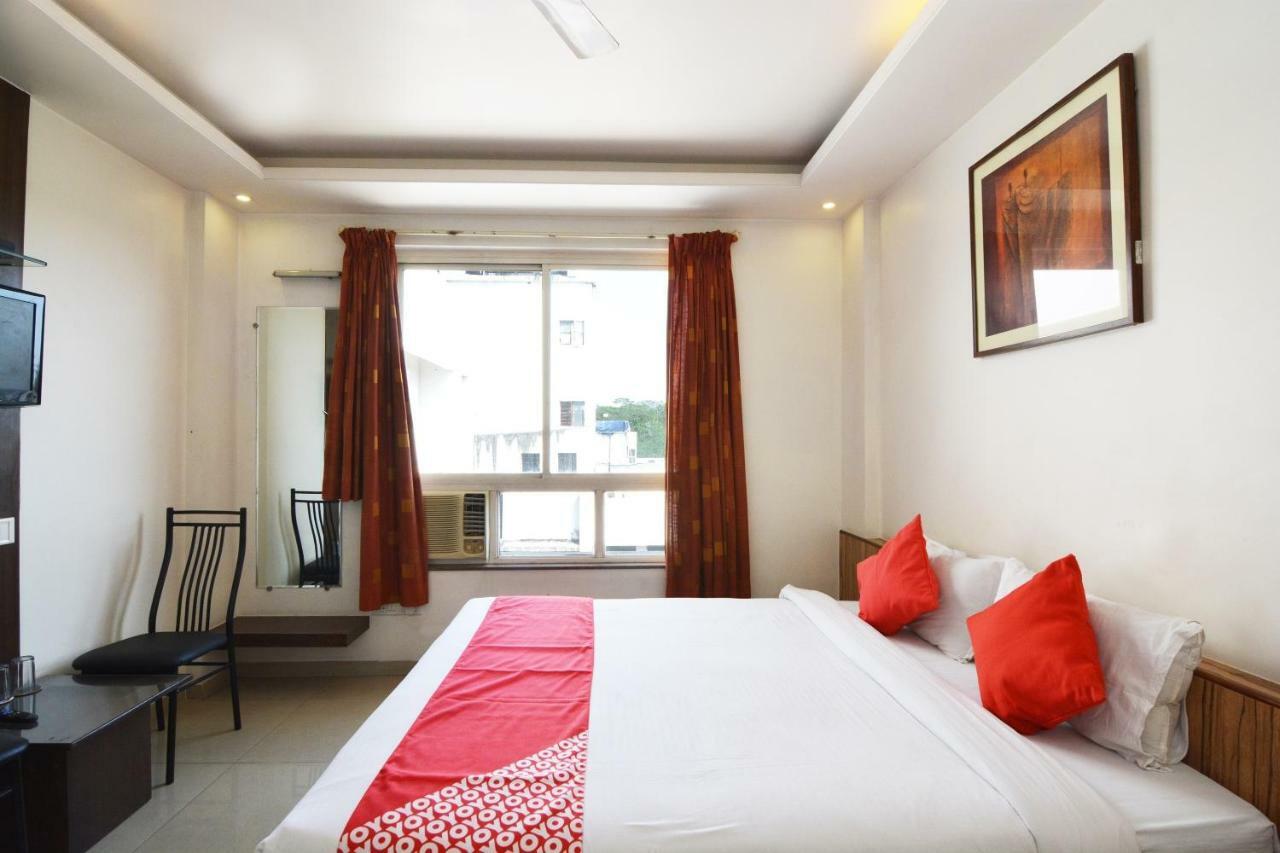 Oyo 24197 Saptaruchi Hotel Pimpri-Chinchwad Eksteriør billede