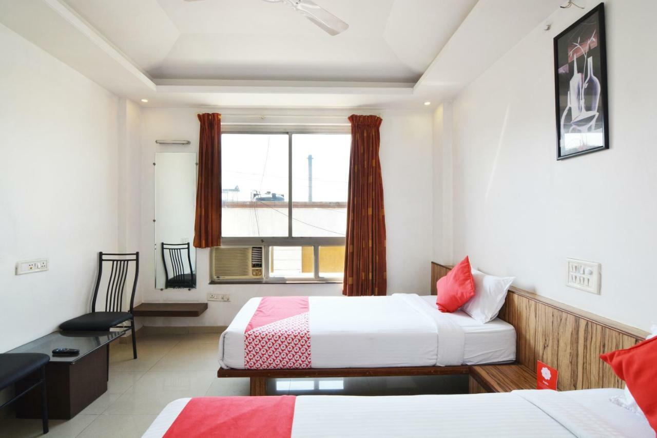 Oyo 24197 Saptaruchi Hotel Pimpri-Chinchwad Eksteriør billede