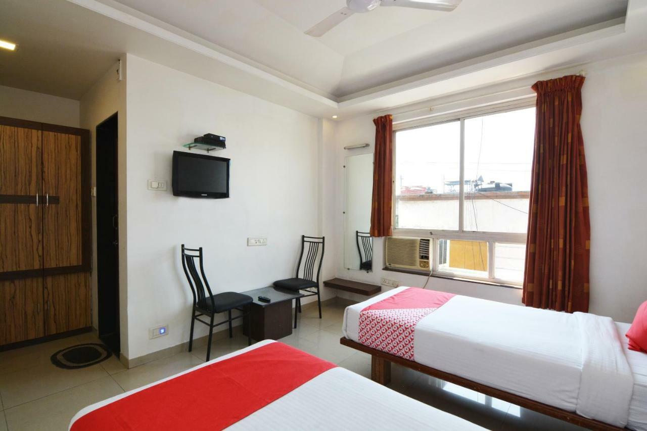 Oyo 24197 Saptaruchi Hotel Pimpri-Chinchwad Eksteriør billede
