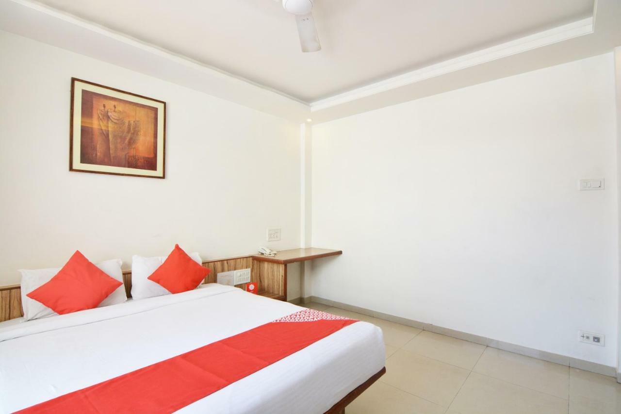 Oyo 24197 Saptaruchi Hotel Pimpri-Chinchwad Eksteriør billede